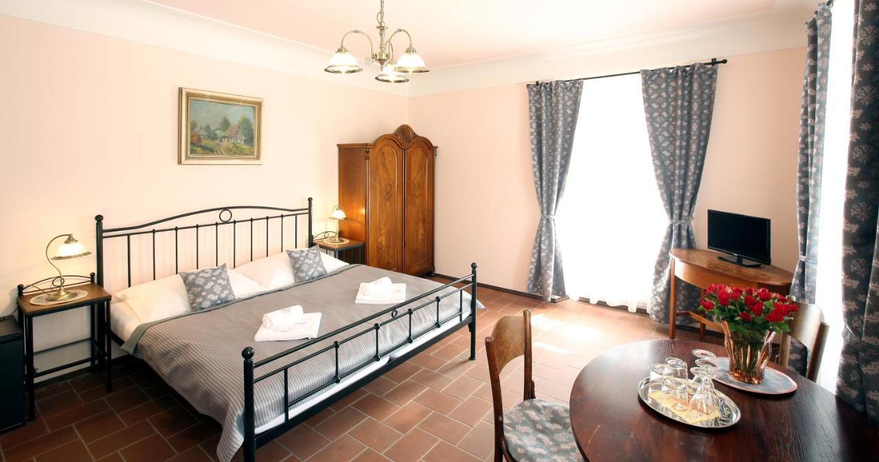 Penzion Na 15. Poledniku Hotel Jindrichuv Hradec Exterior photo